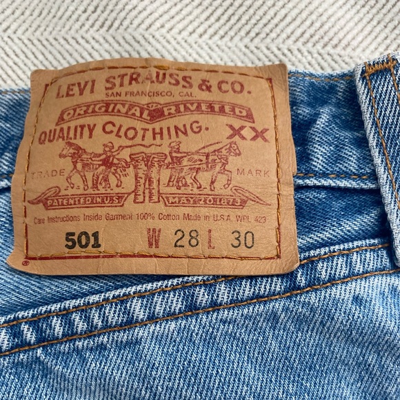 vintage levis jean shorts! size 28 - Picture 3 of 3